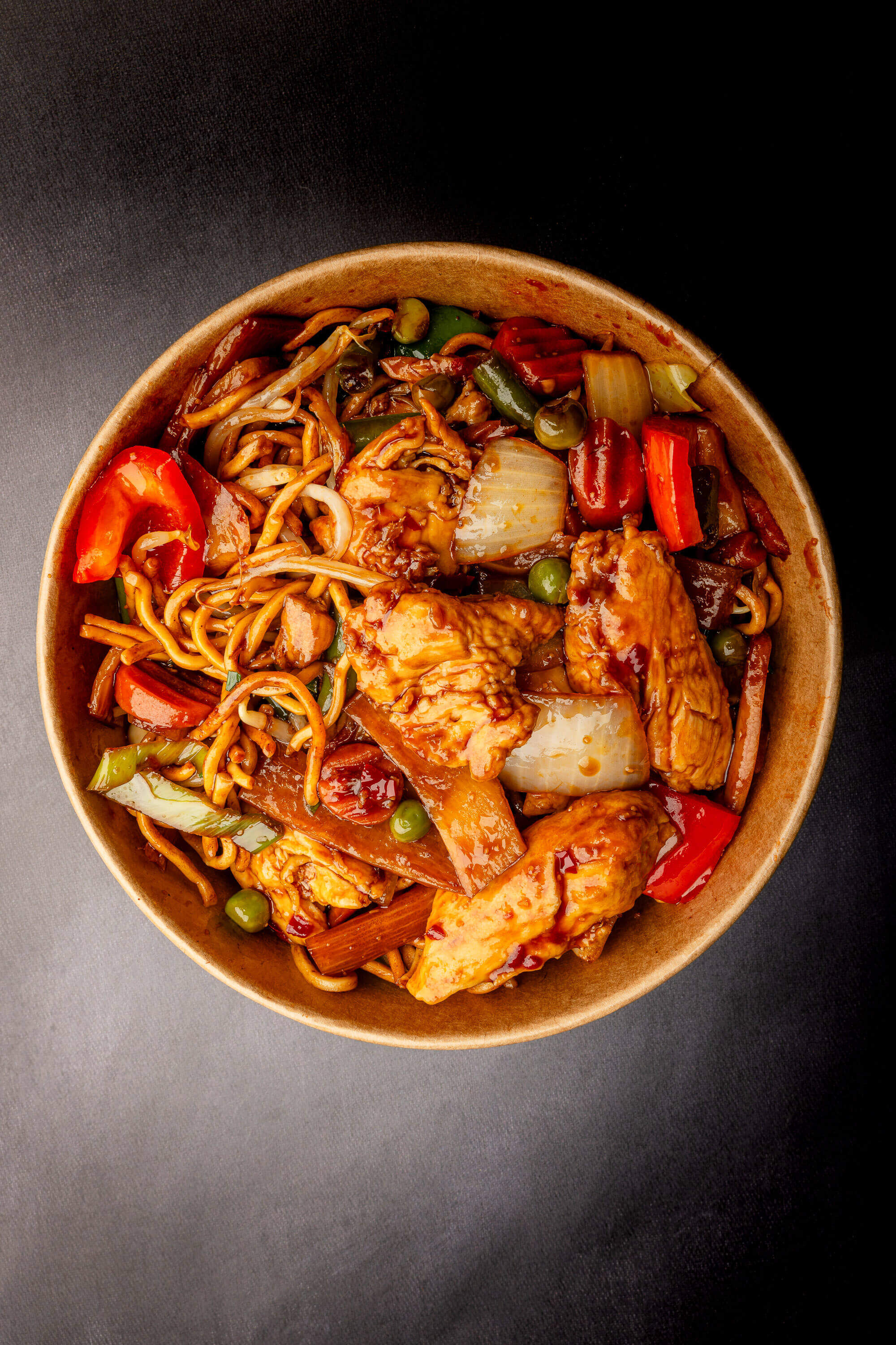 Yaki fried noodles with Szechuan chicken